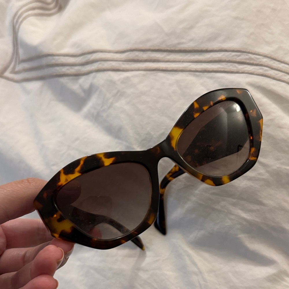 Prada Tortoiseshell Cat-Eye Sunglasses - Brown/Amber Pattern